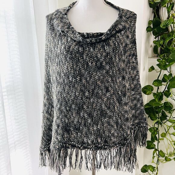 Maurices Black & Gray Soft Lightweight Fringed Pullover Poncho Shawl - One Size - Picture 1 of 6